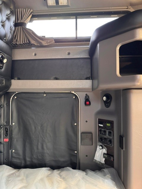 2027 KENWORTH W900 2027 KENWORTH W900 - image 5 of 6