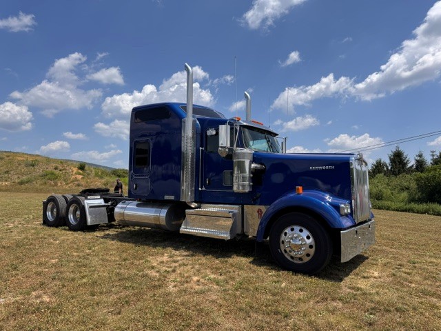 2027 KENWORTH W900 KS255928-17 2027 KENWORTH W900 KS255928-17