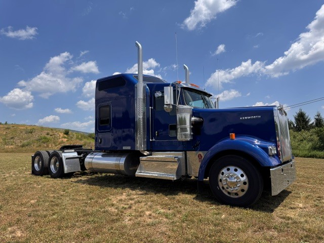 2027 KENWORTH W900 KS255928-18 2027 KENWORTH W900 KS255928-18