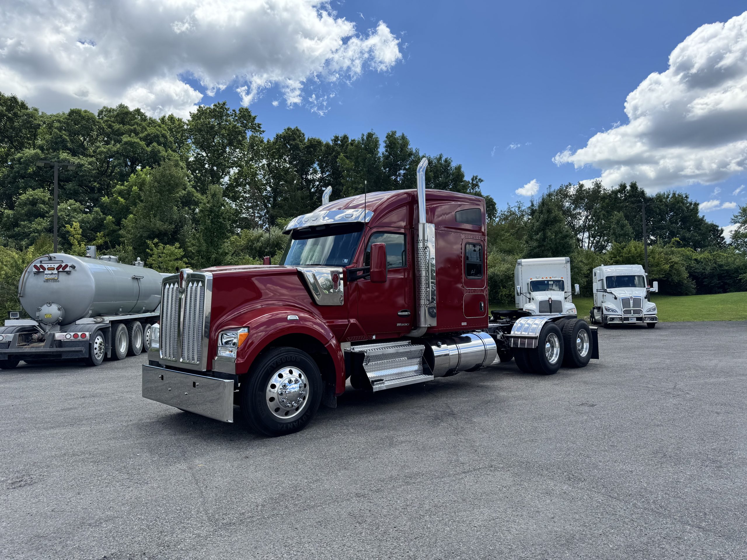 2023 KENWORTH W990 - image 1 of 6