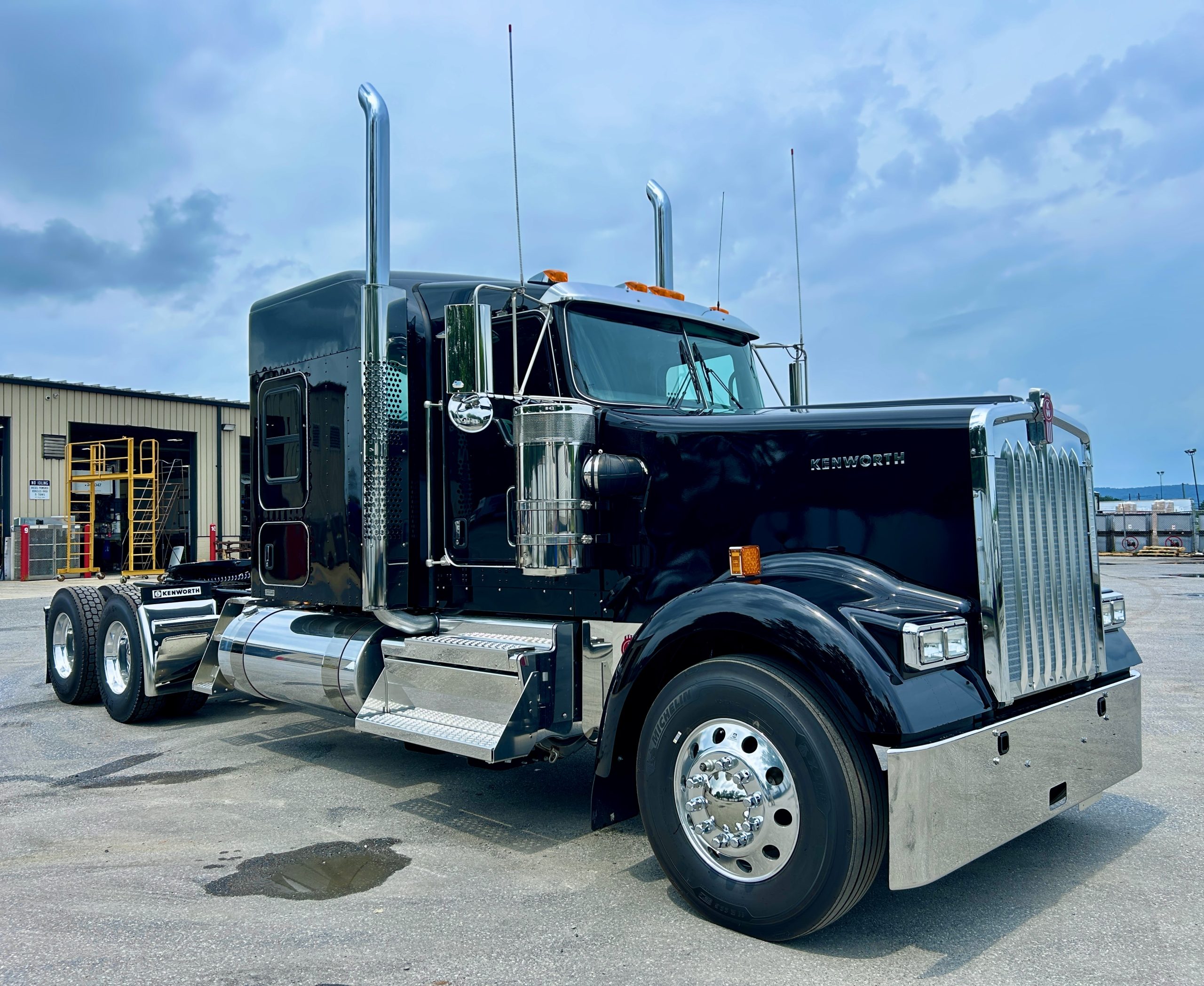 2027 KENWORTH W900 - image 3 of 6