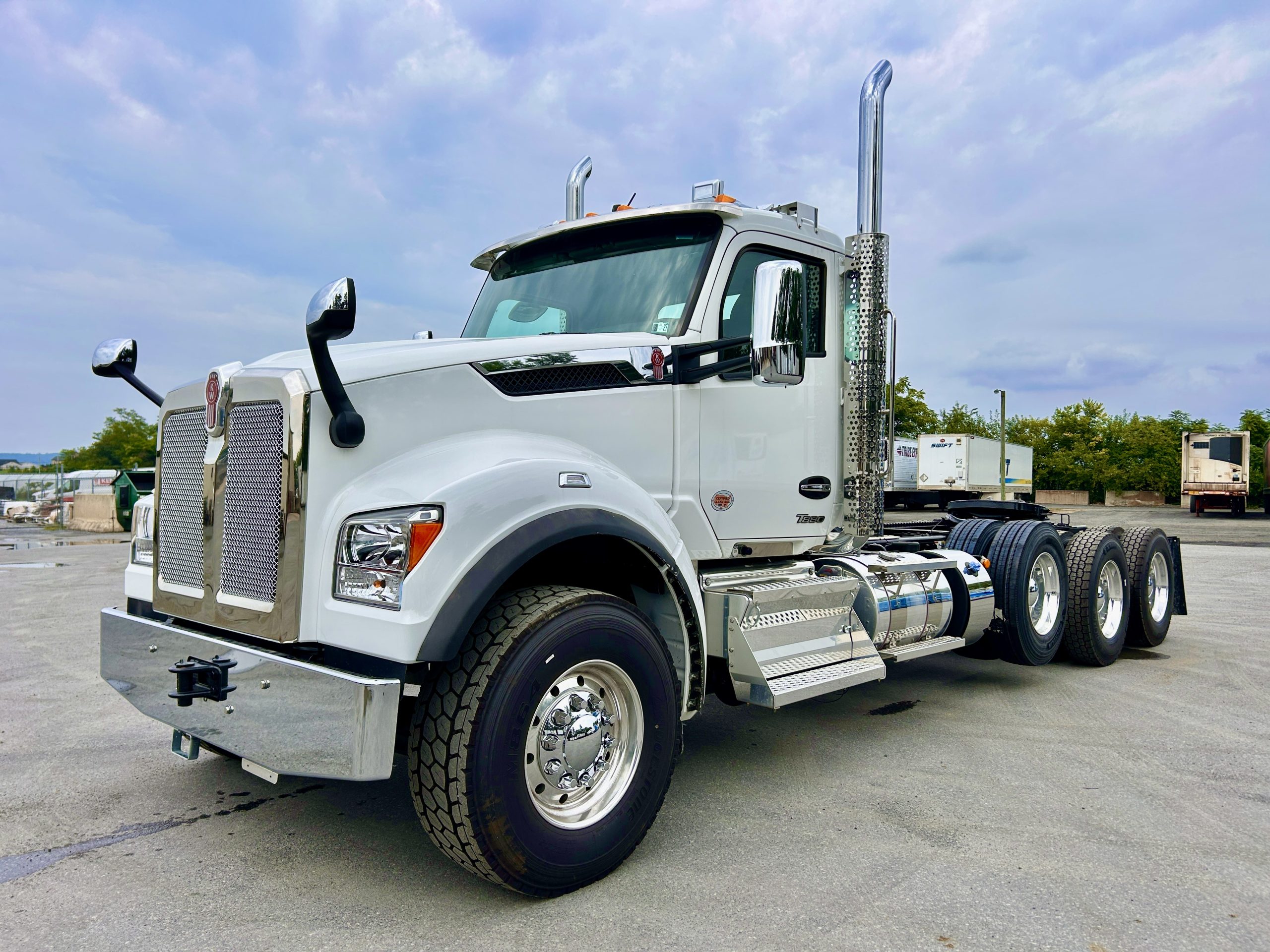 2027 KENWORTH T880 2027 KENWORTH T880 - image 1 of 6