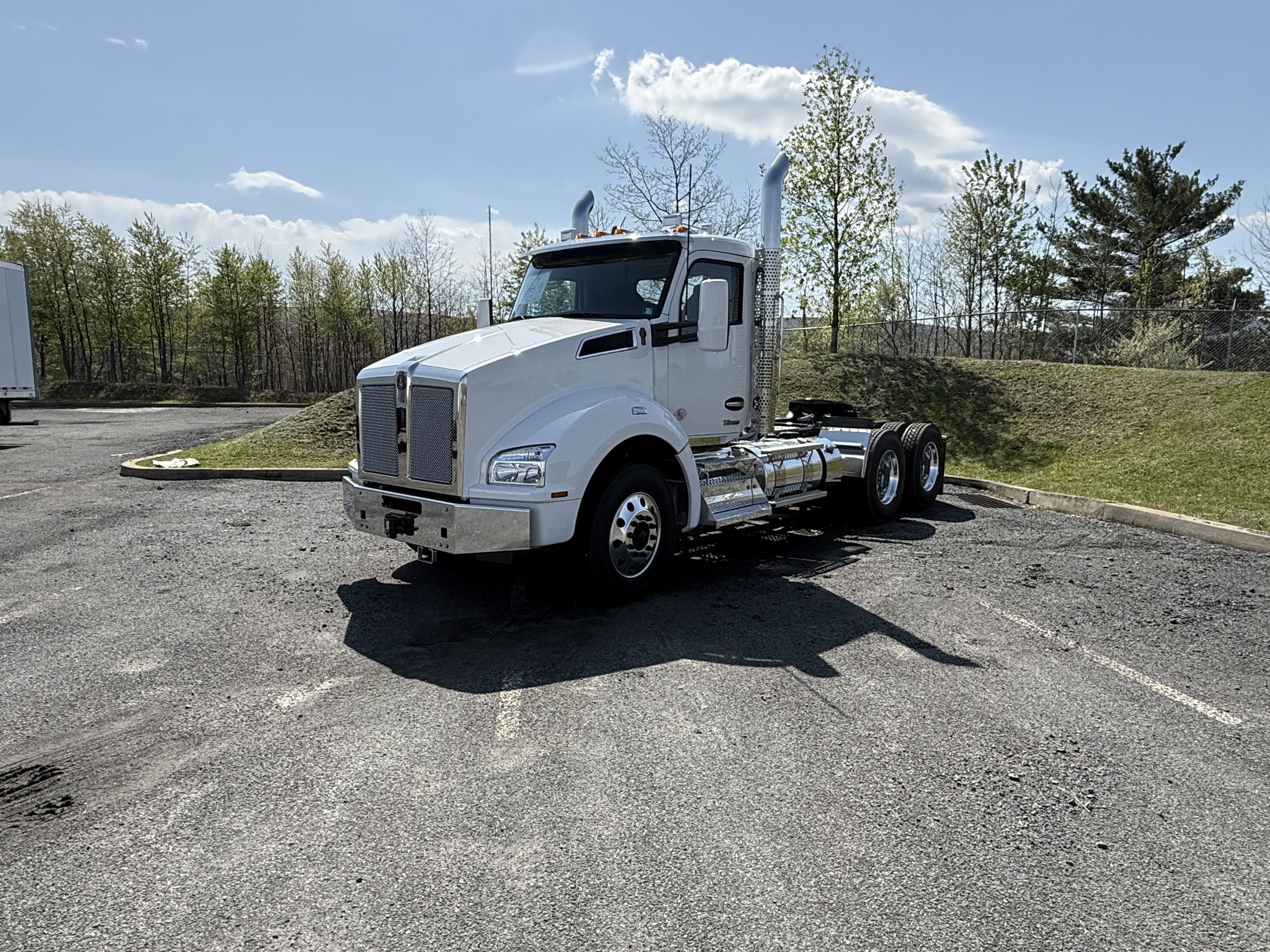 2027 KENWORTH T880 - image 1 of 6