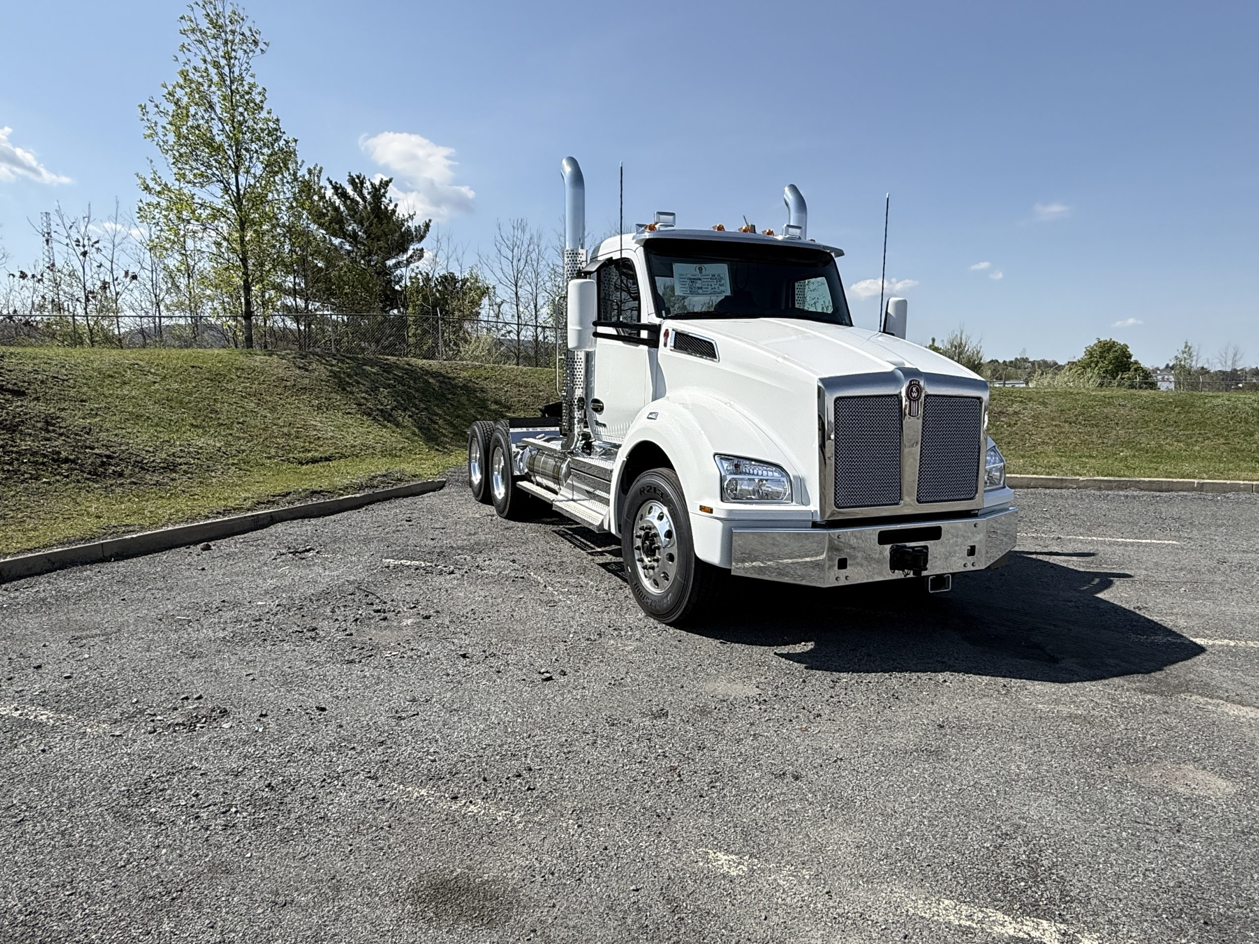 2027 KENWORTH T880 - image 2 of 6