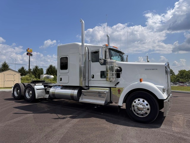 2027 KENWORTH W900 2027 KENWORTH W900 - image 3 of 6