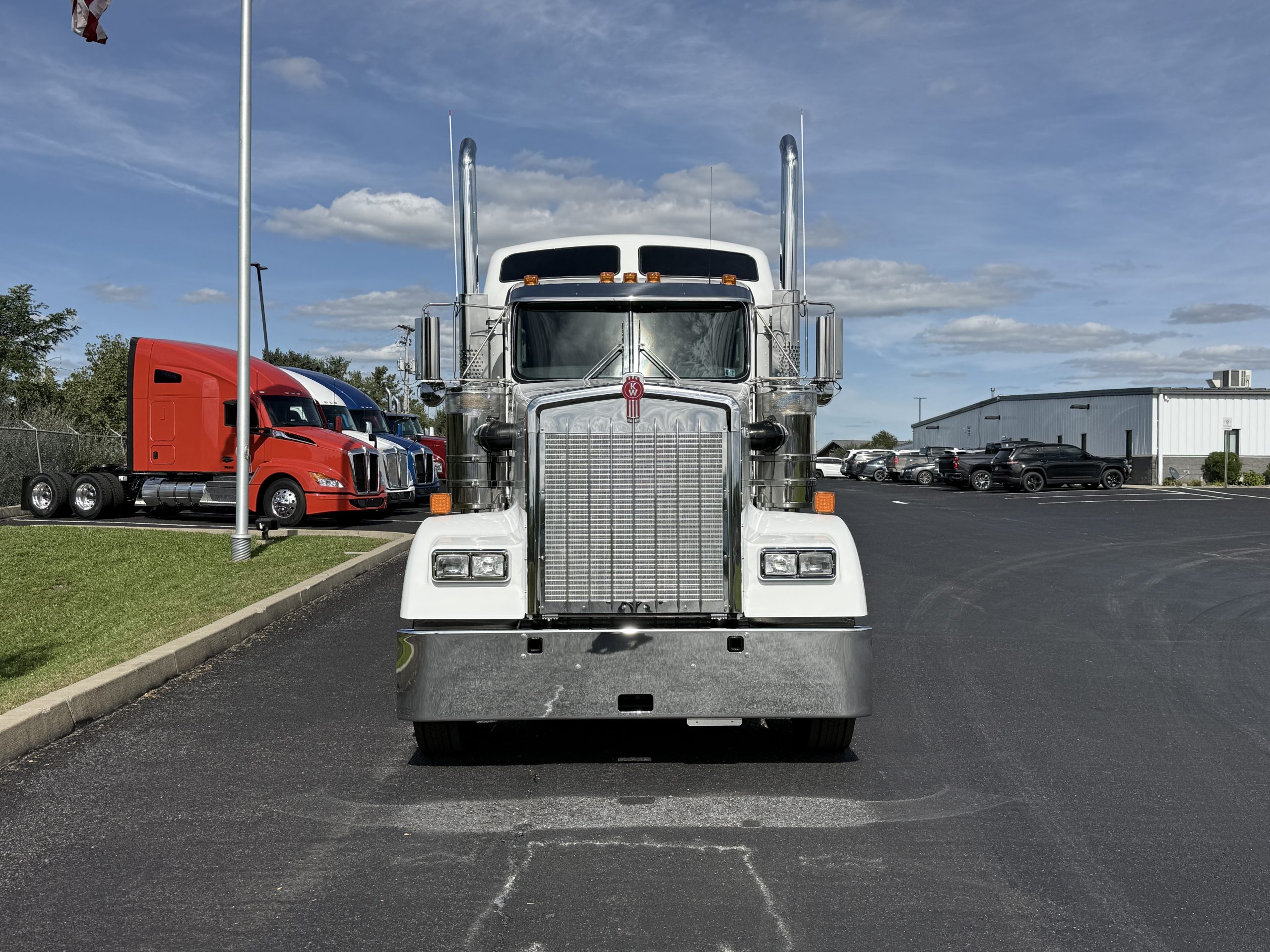 2027 KENWORTH W900 - image 2 of 6