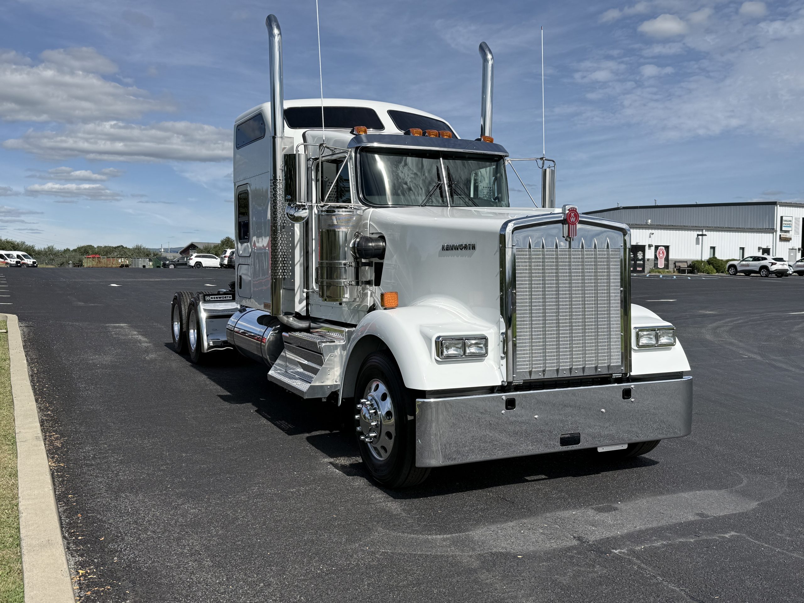 2027 KENWORTH W900 - image 3 of 6