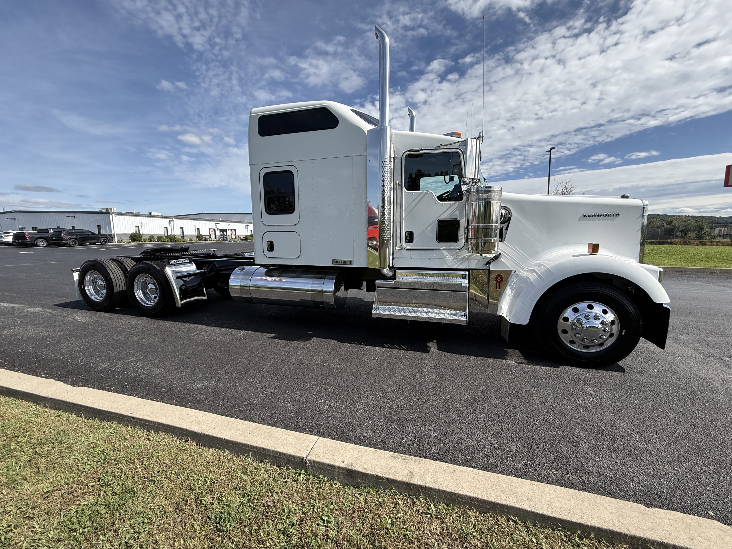 2027 KENWORTH W900 - image 4 of 6