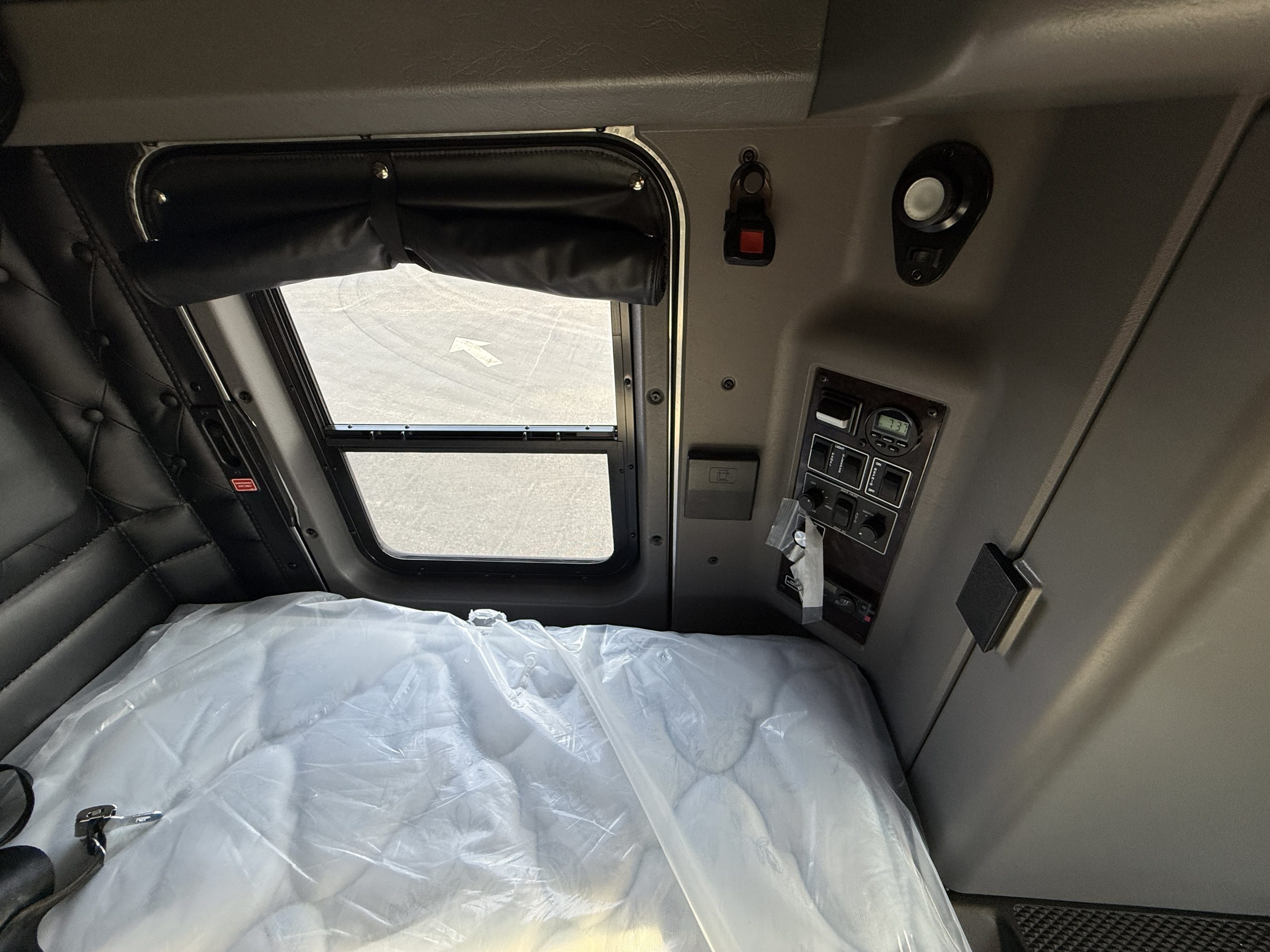 2027 KENWORTH W900 KD255929-17 2027 KENWORTH W900 KD255929-17