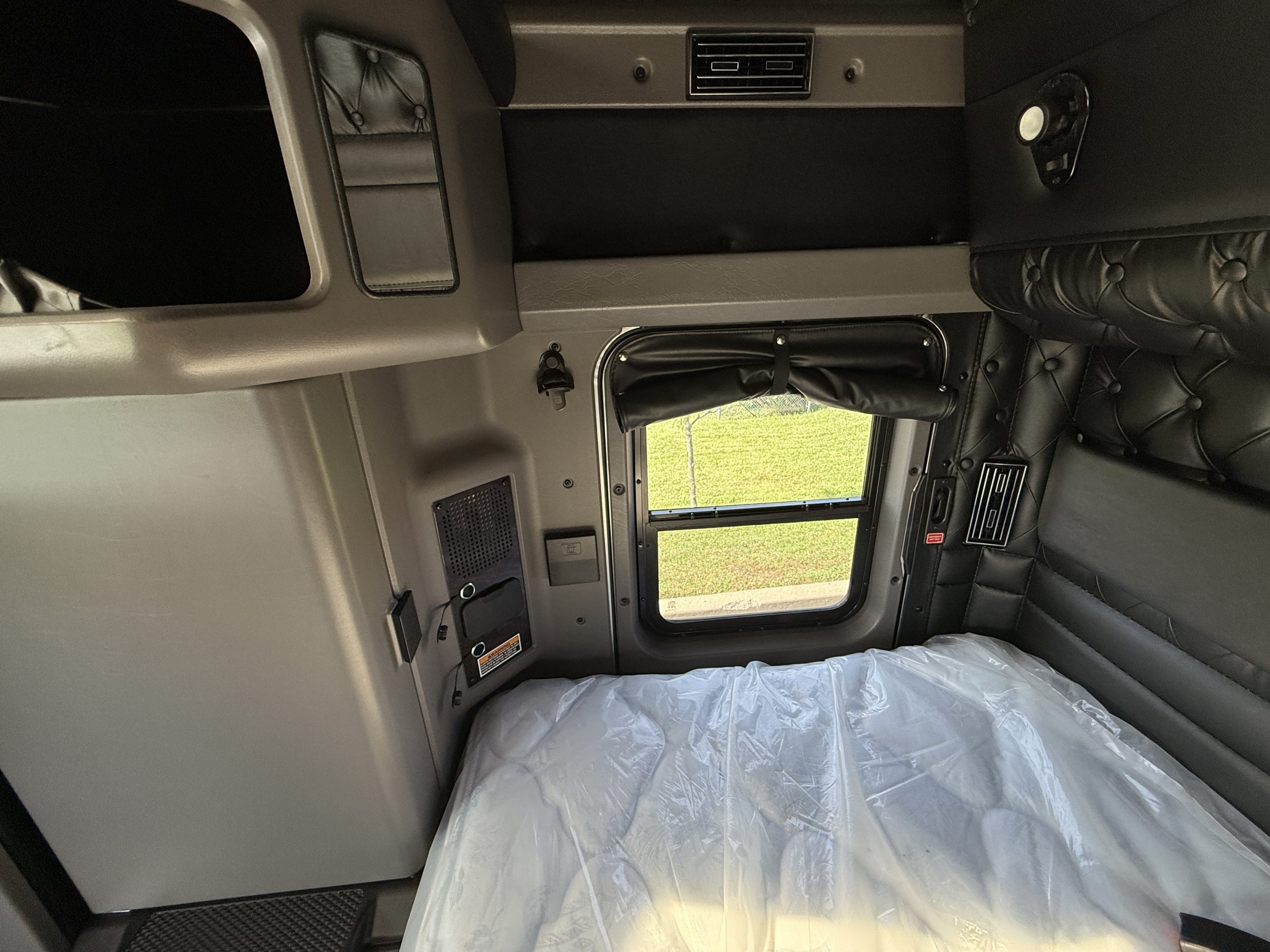 2027 KENWORTH W900 KD255929-18 2027 KENWORTH W900 KD255929-18