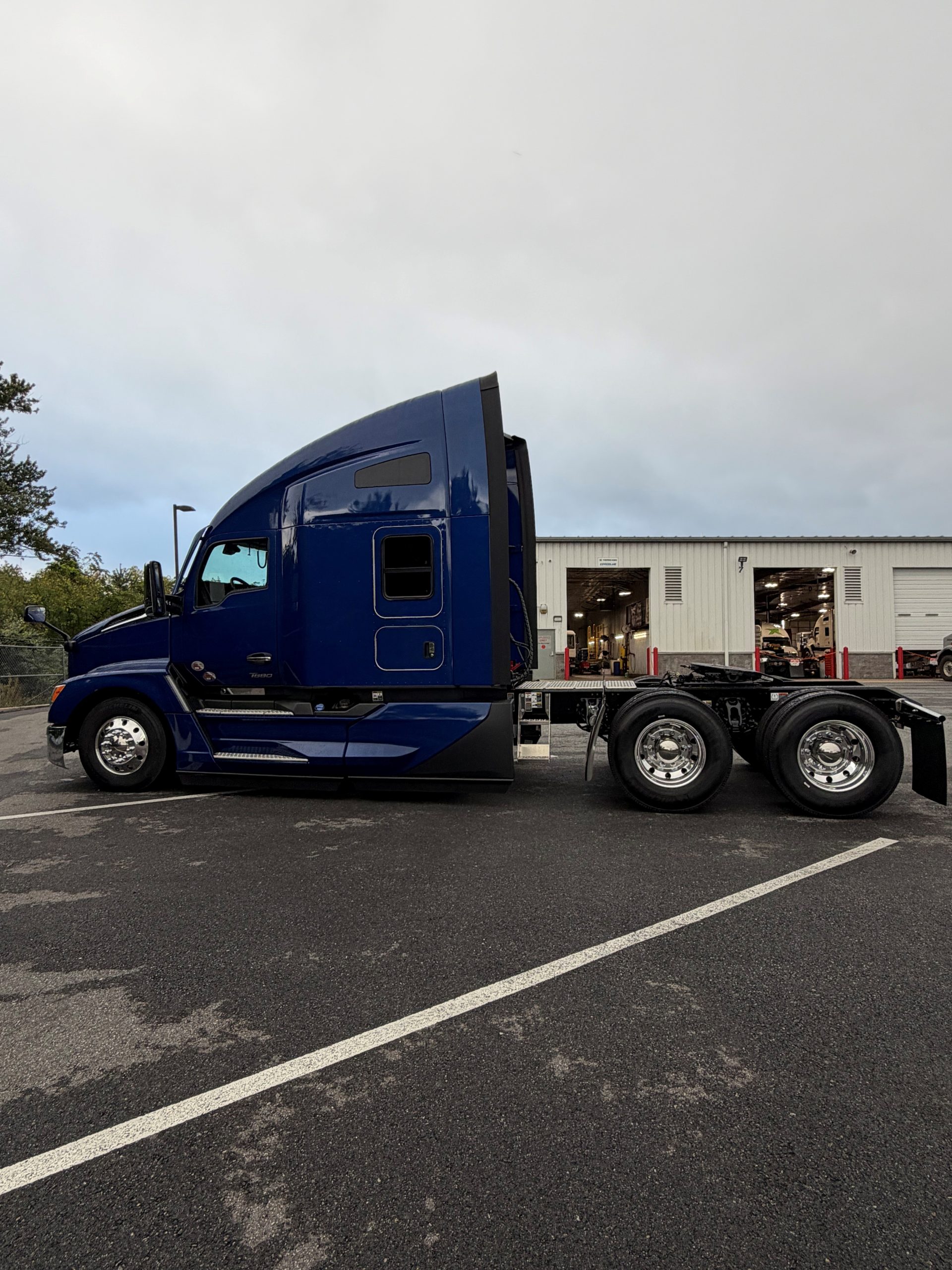 2027 KENWORTH T680 2027 KENWORTH T680 - image 3 of 6