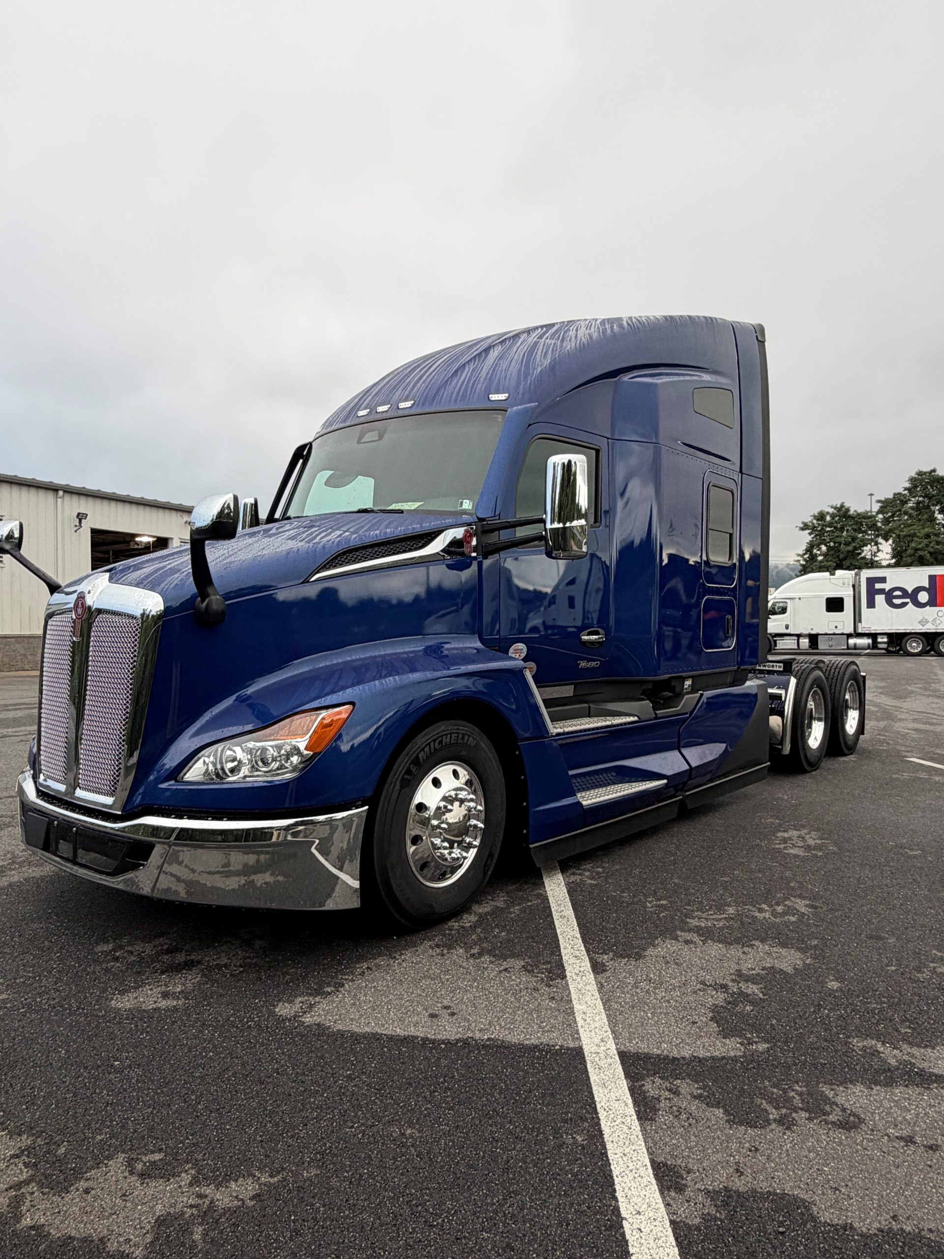 2027 KENWORTH T680 2027 KENWORTH T680 - image 4 of 6