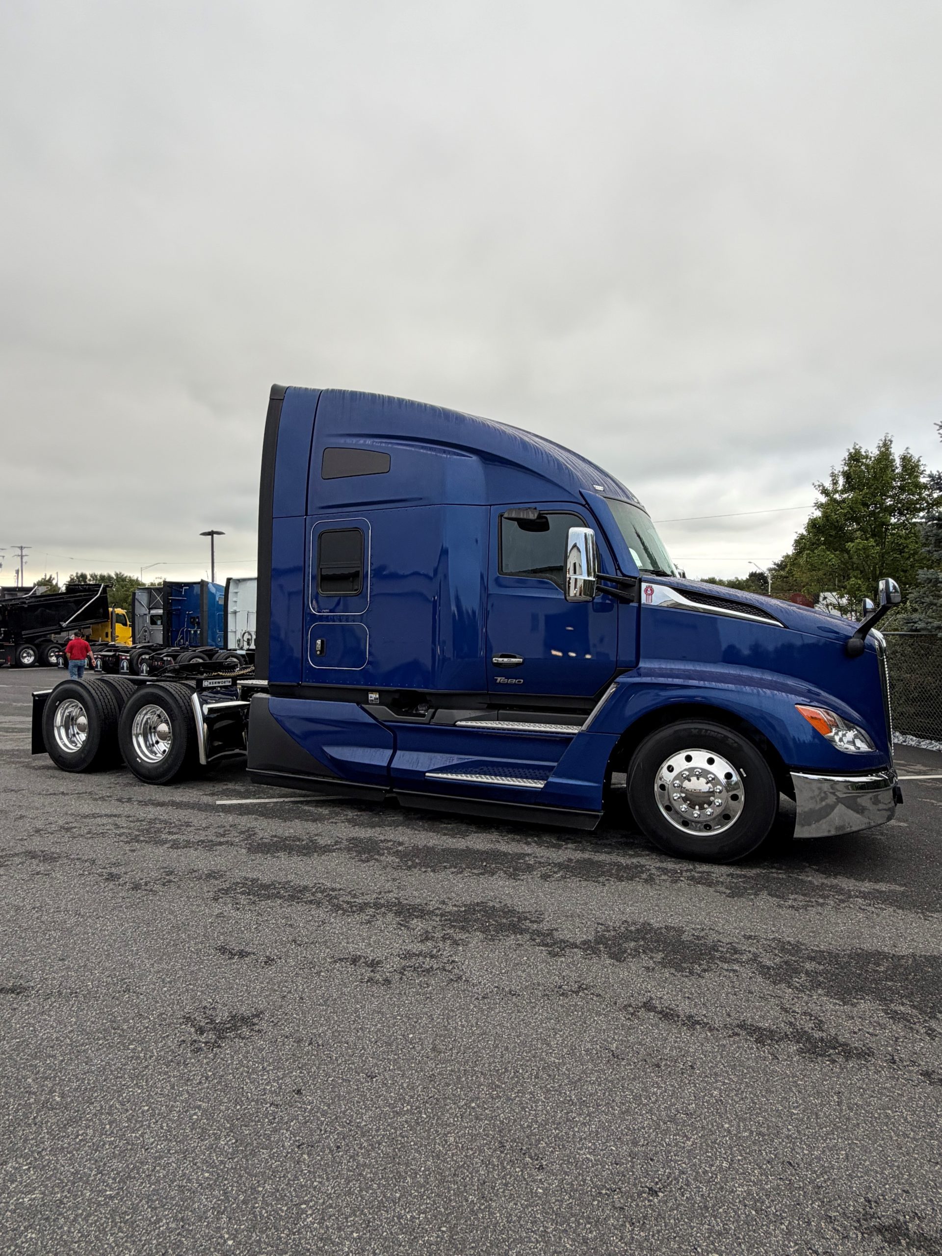 2027 KENWORTH T680 2027 KENWORTH T680 - image 5 of 6