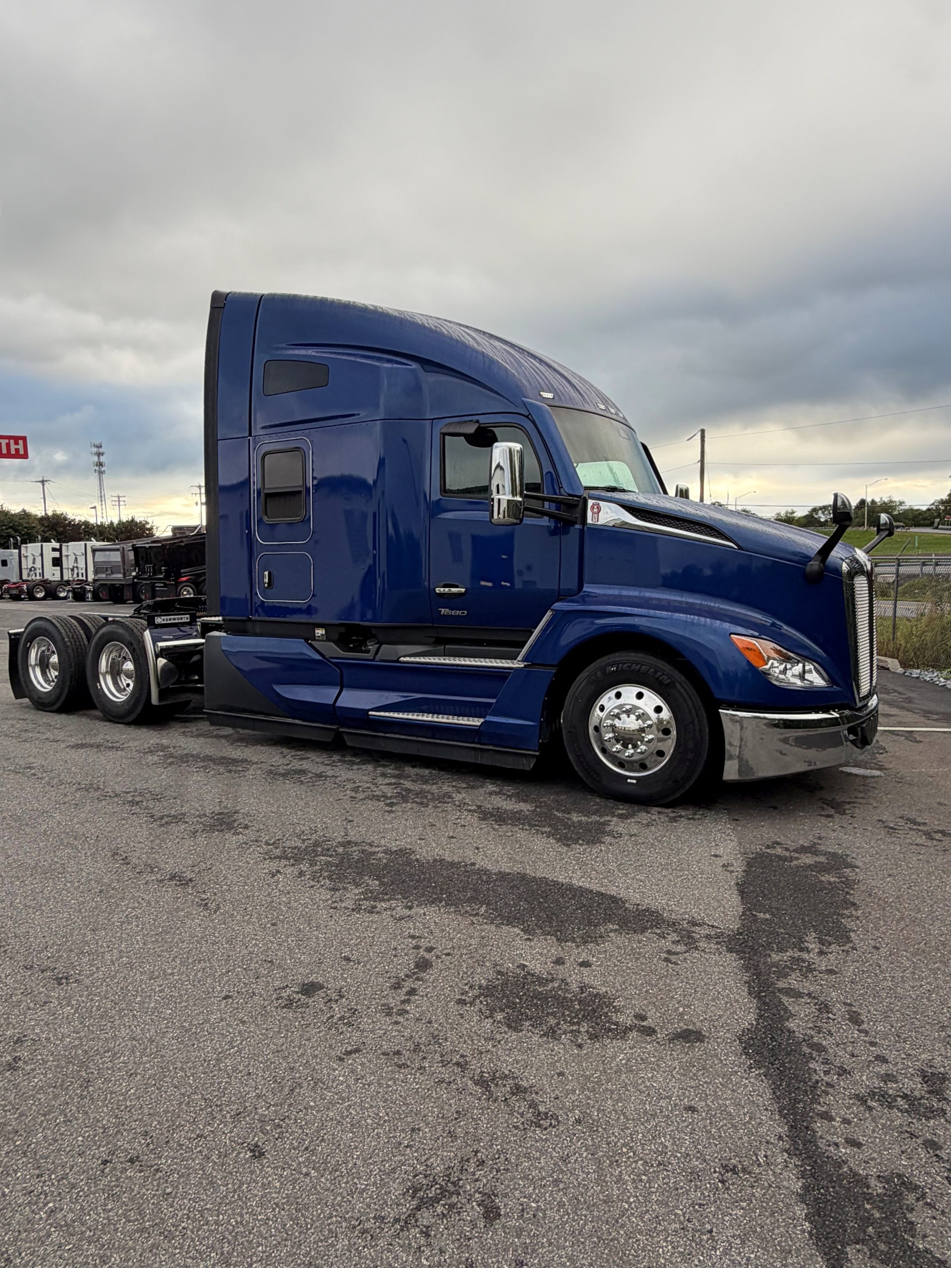 2027 KENWORTH T680 2027 KENWORTH T680 - image 2 of 6