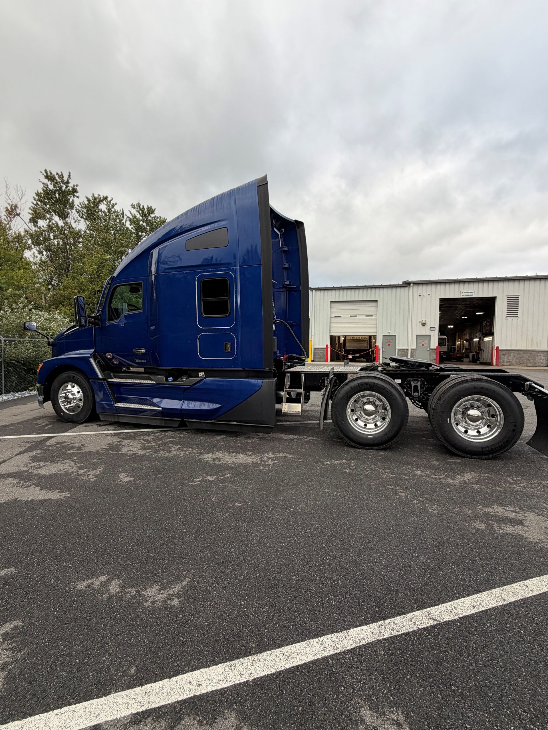2027 KENWORTH T680 2027 KENWORTH T680 - image 5 of 6