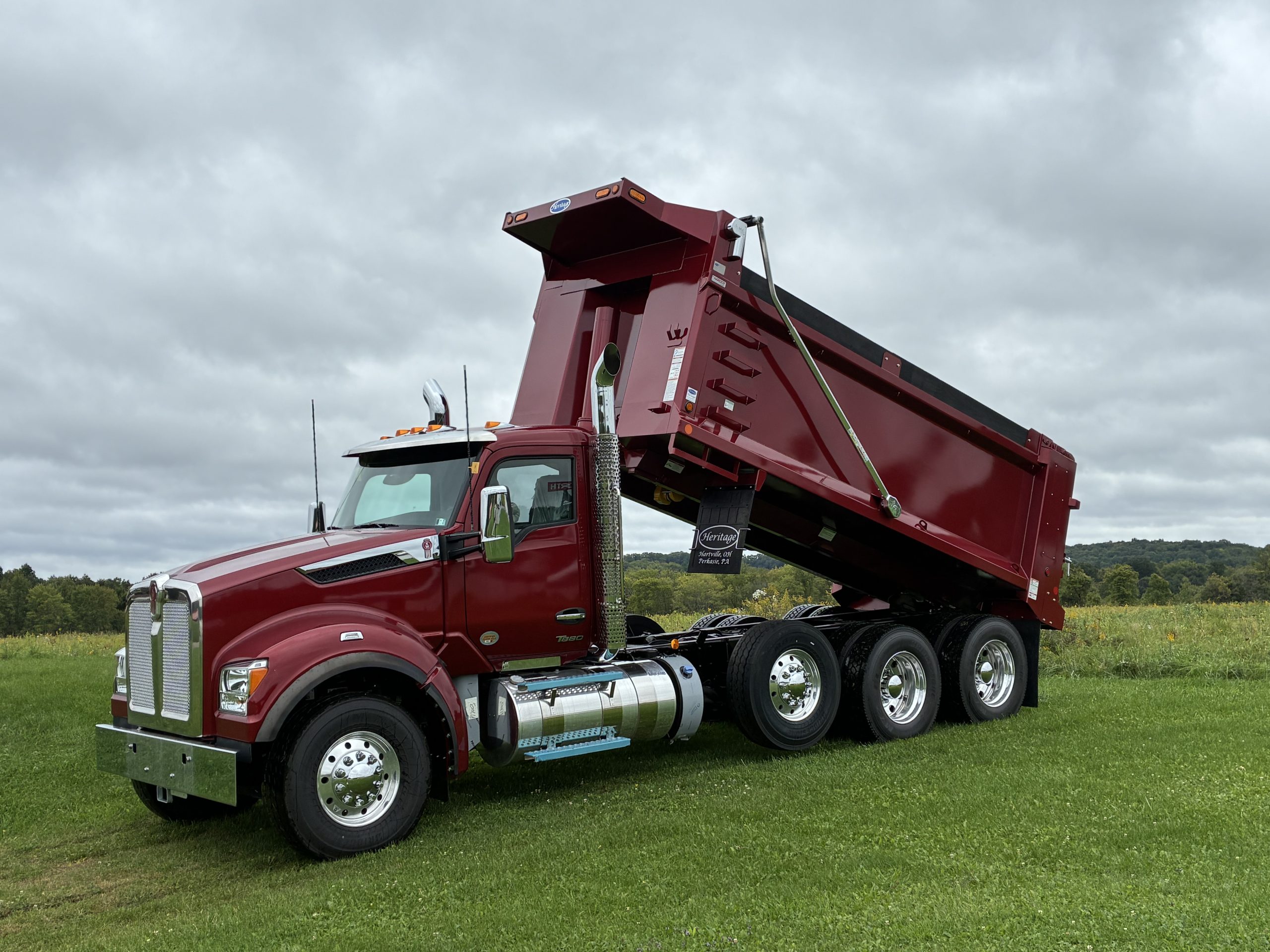 2027 KENWORTH T880 - image 1 of 6