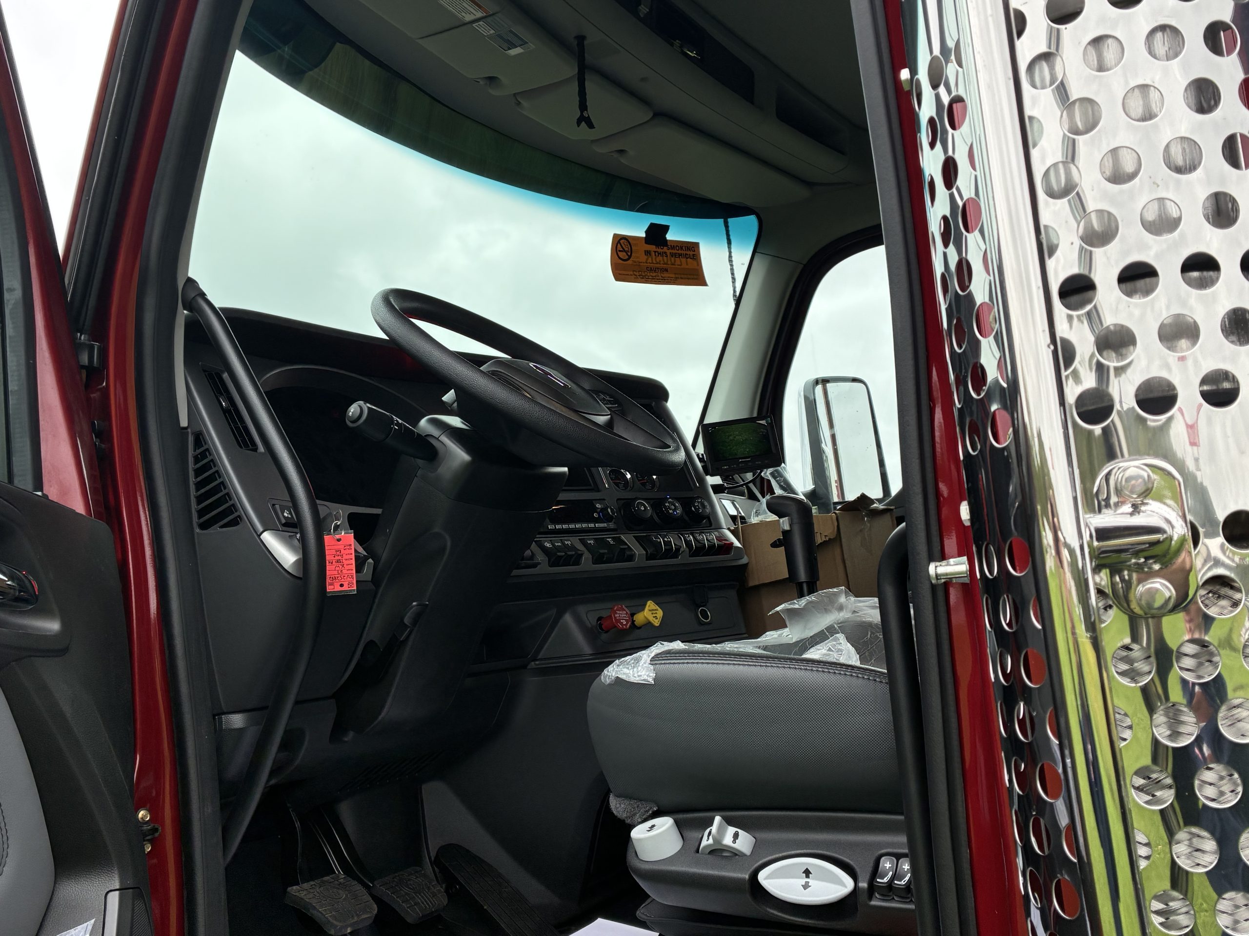 2027 KENWORTH T880 - image 2 of 6