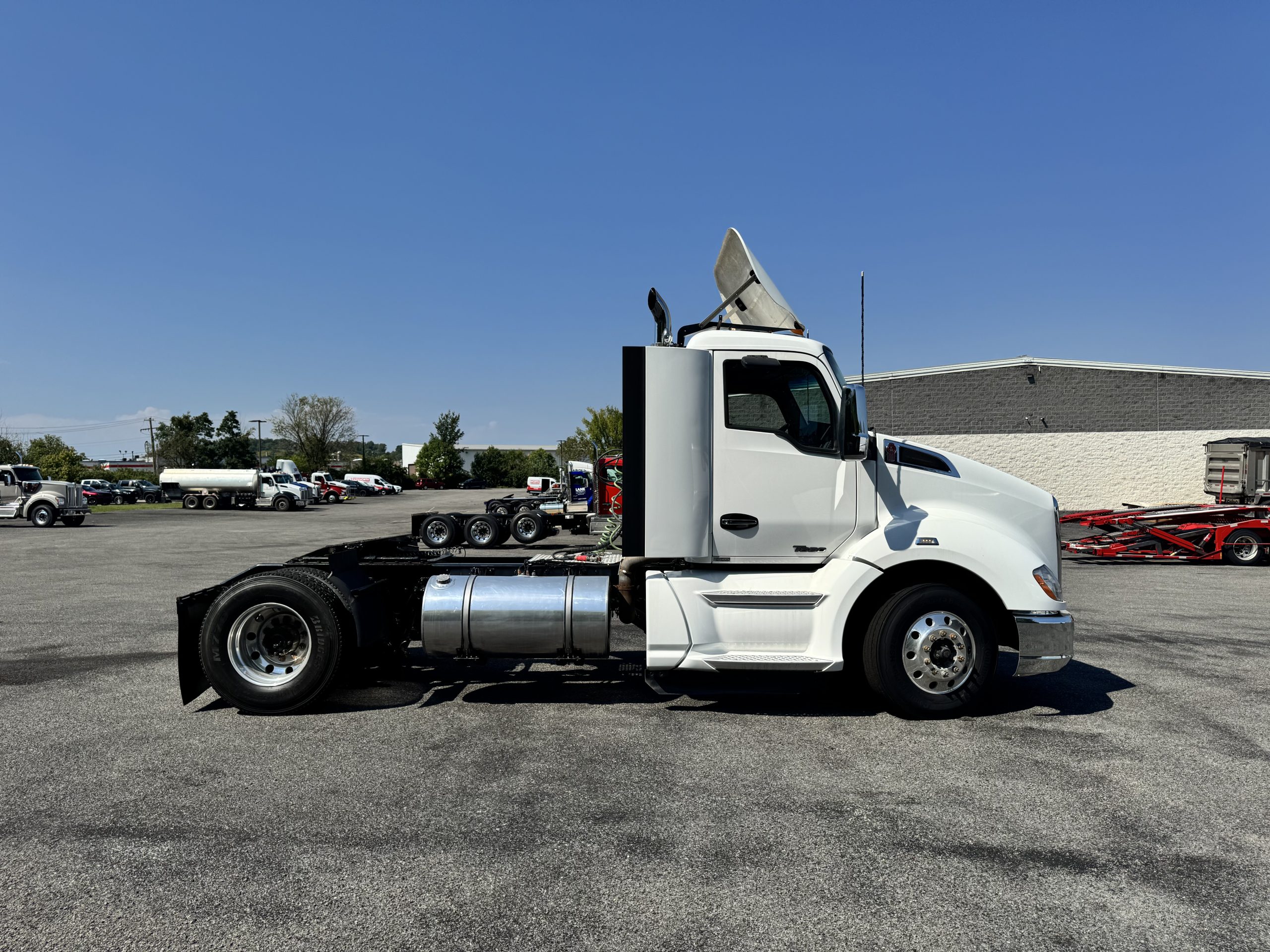 2021 KENWORTH T680 2021 KENWORTH T680 - image 4 of 6