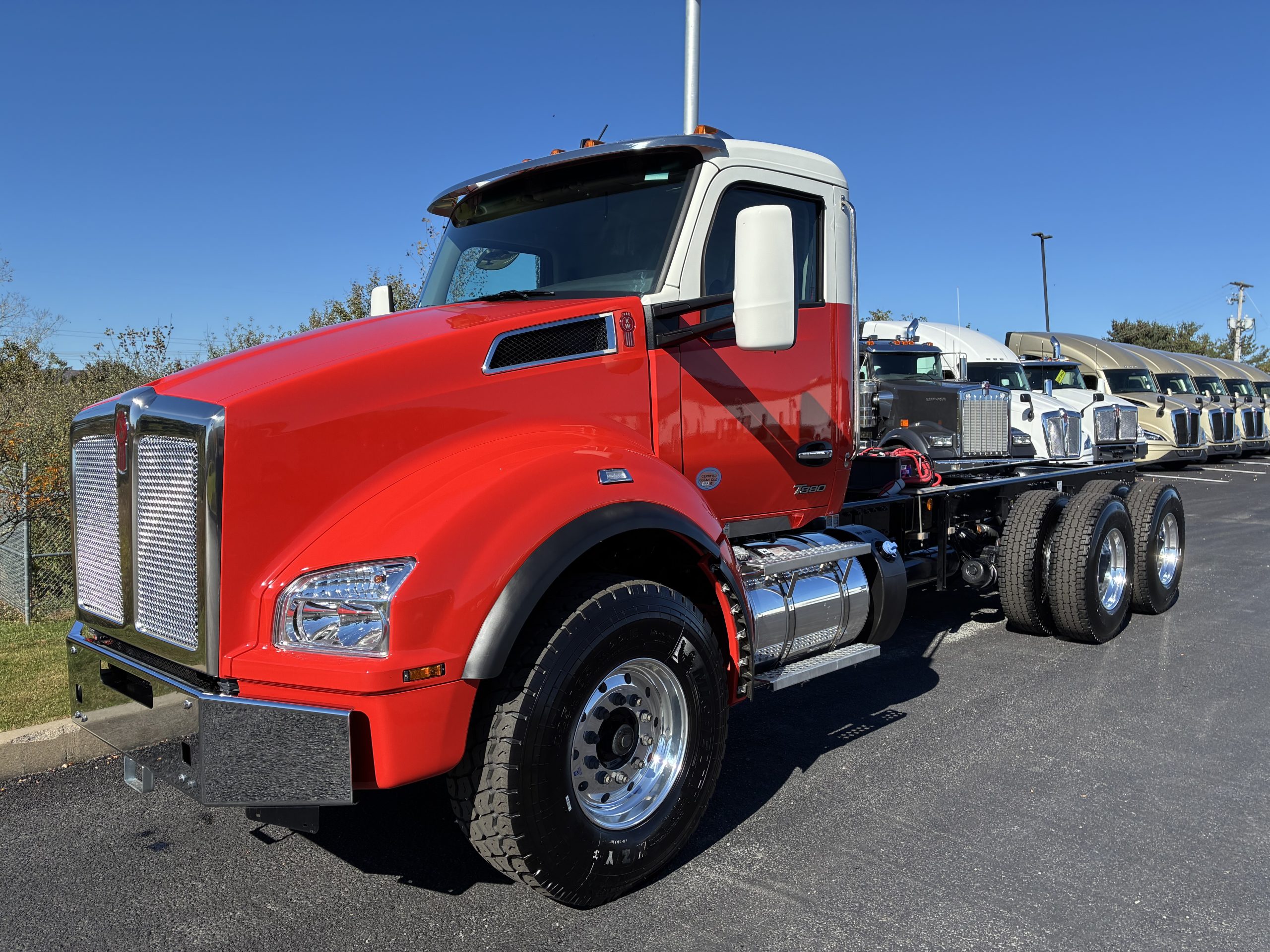 2026 KENWORTH T880 2026 KENWORTH T880 - image 1 of 6
